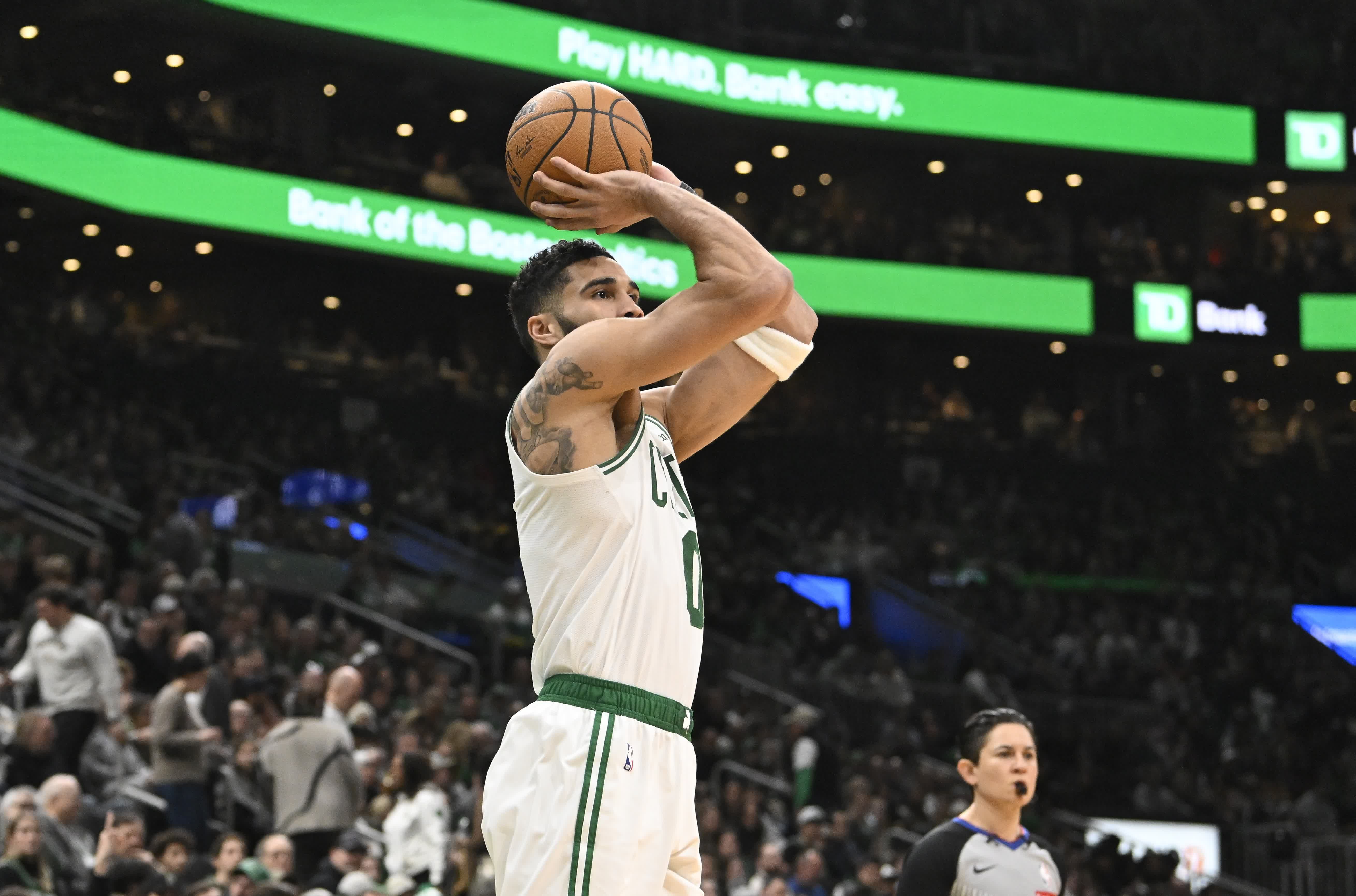 塔图姆关键节点问鼎冠军，加拿大队带队取胜！